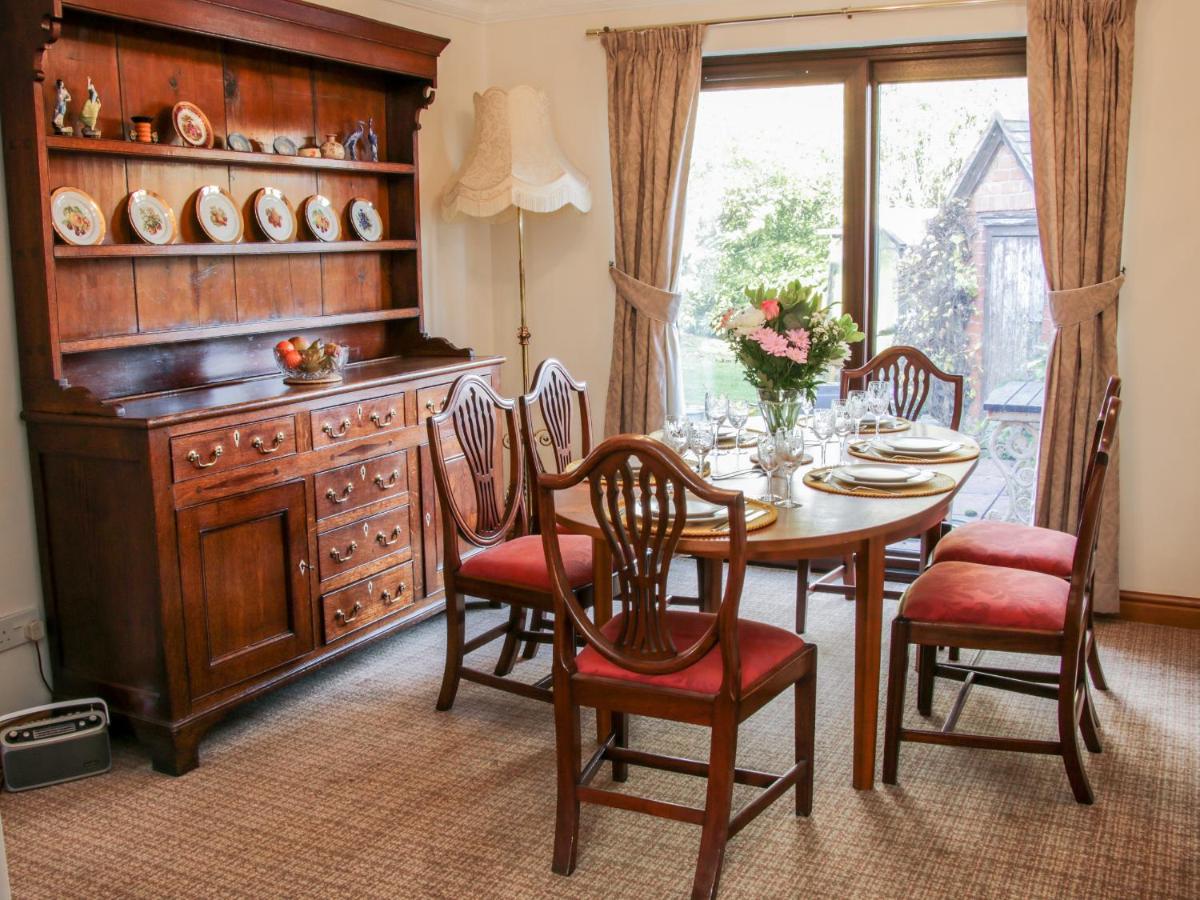 Court Farm - Housity