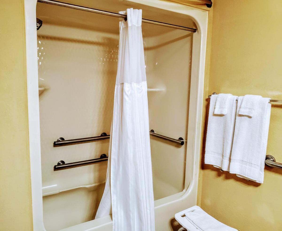 Quality Inn Brunswick Cleveland South - Housity