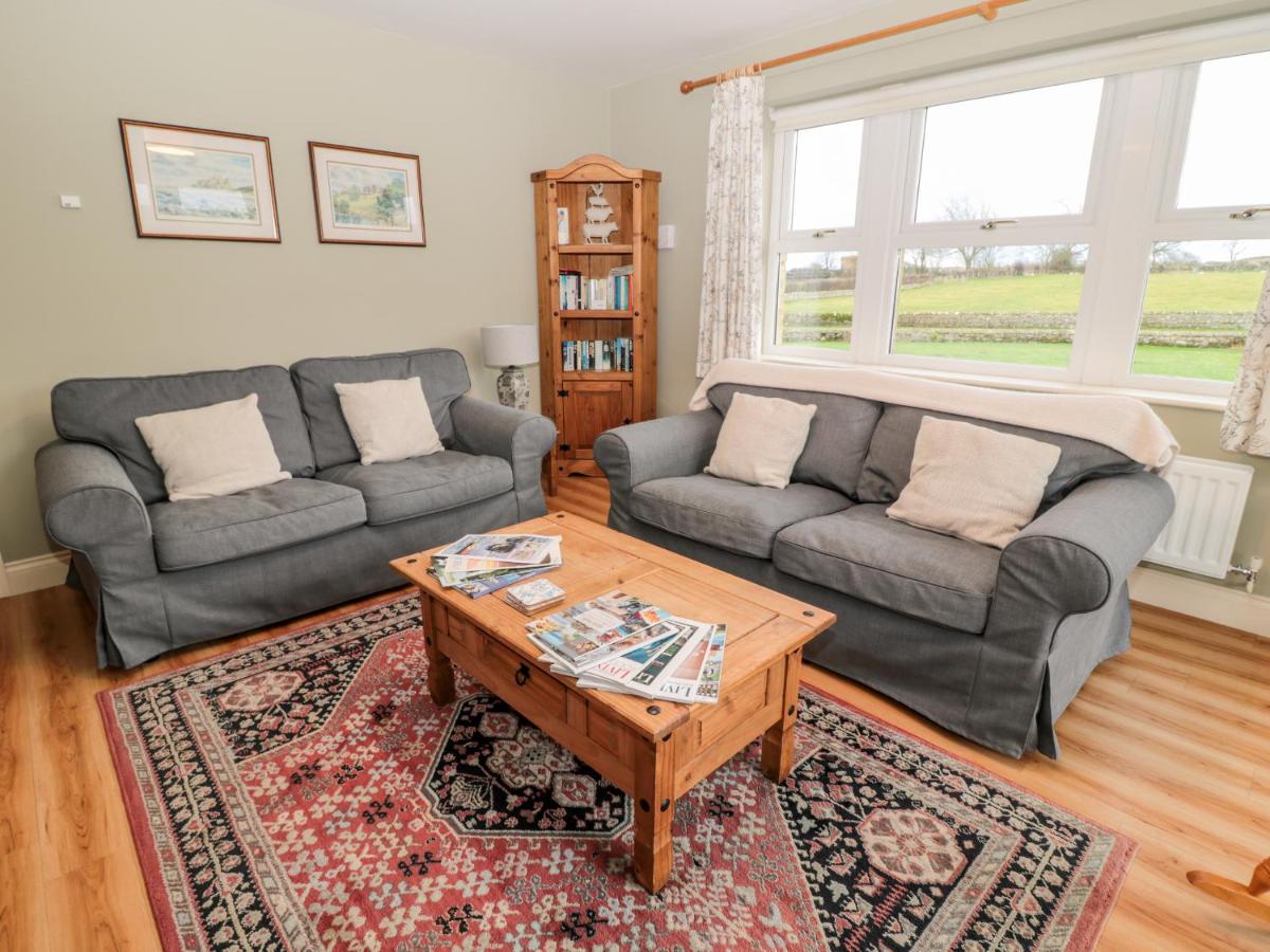 Pasture View - Housity