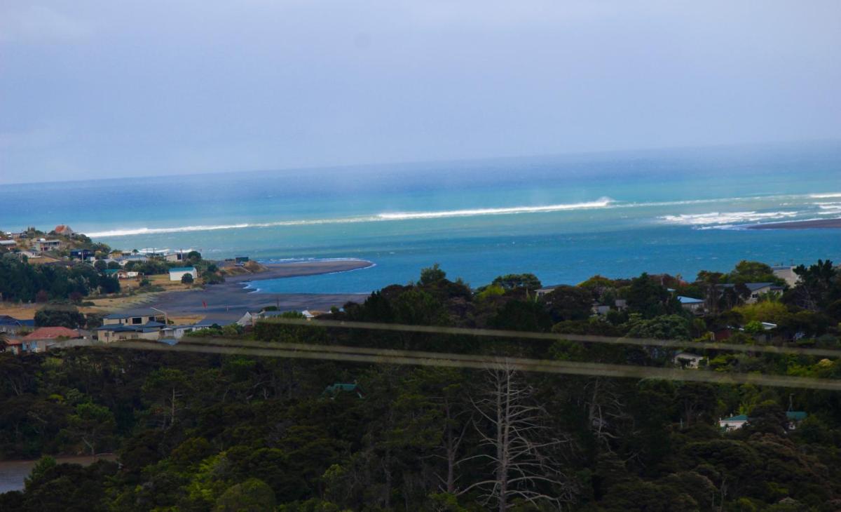 The Beach House on the Hill - Housity