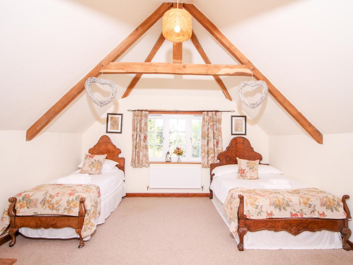 Church Thatch - Housity