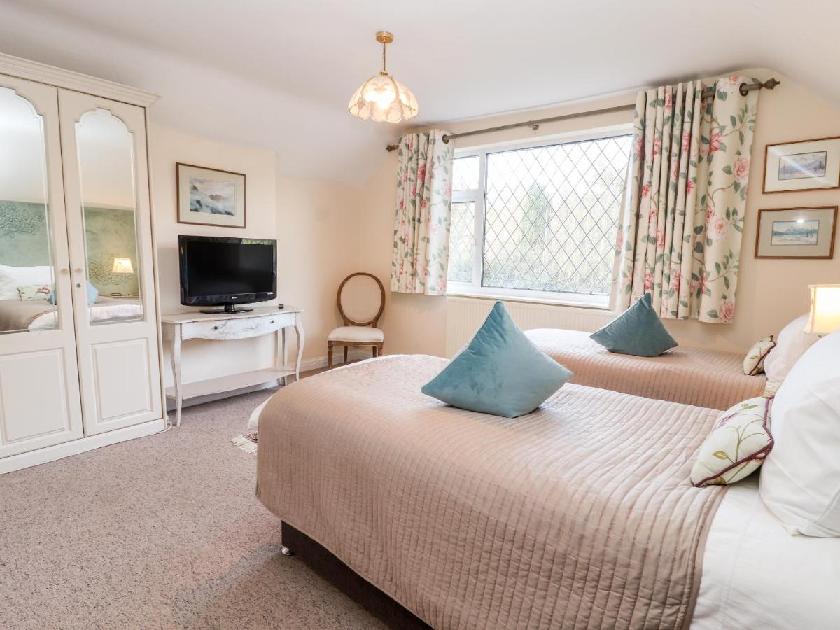Brook House - Housity