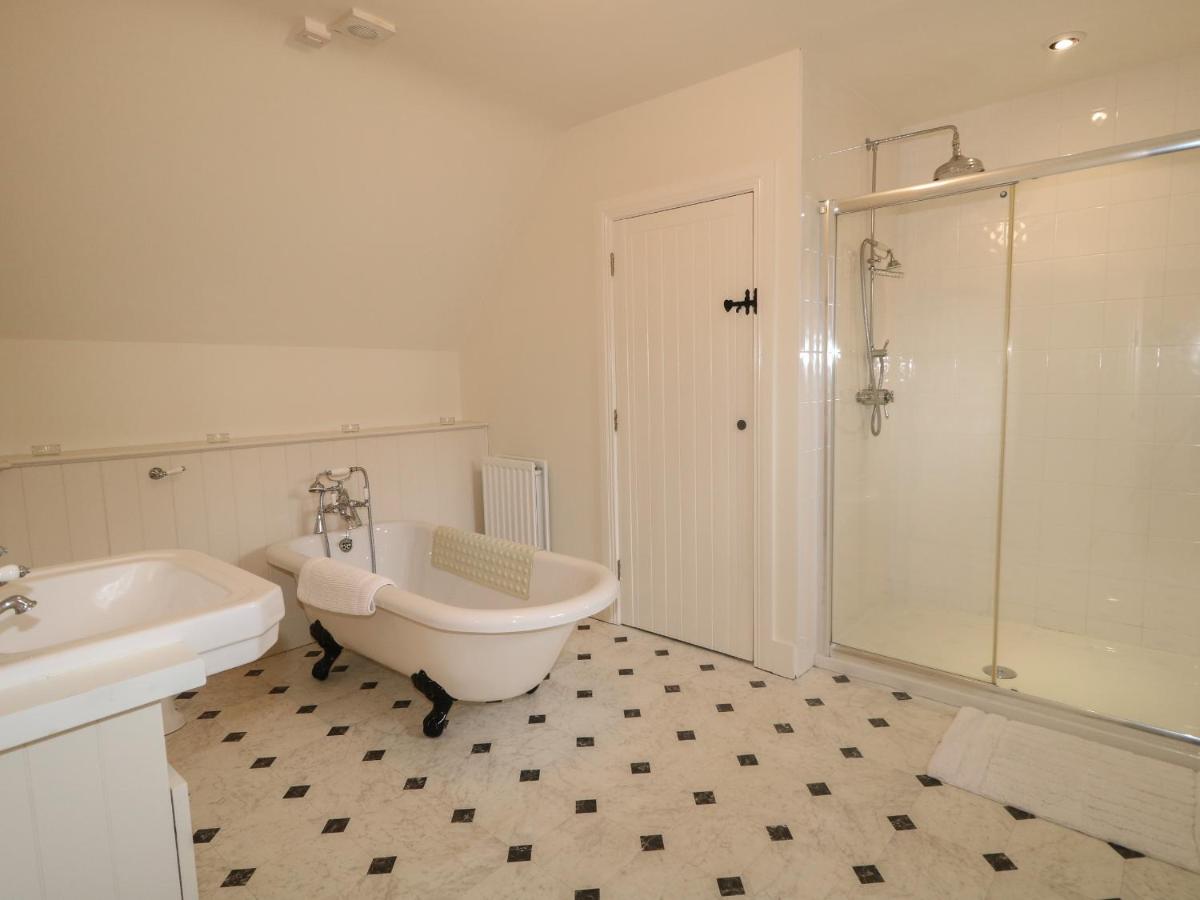 Robertson's Cottage - Housity