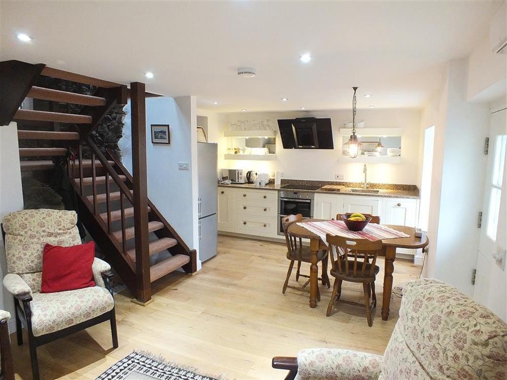 Beach Cottage - Housity