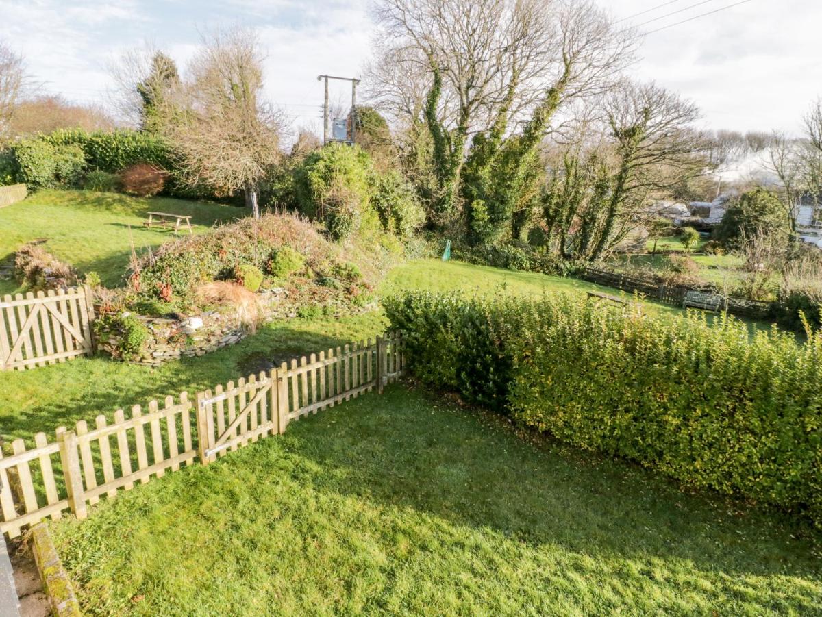 1 Rose Cottages - Housity