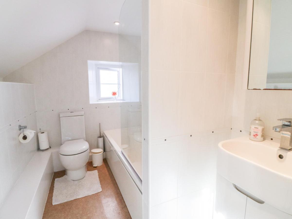 1 Rose Cottages - Housity