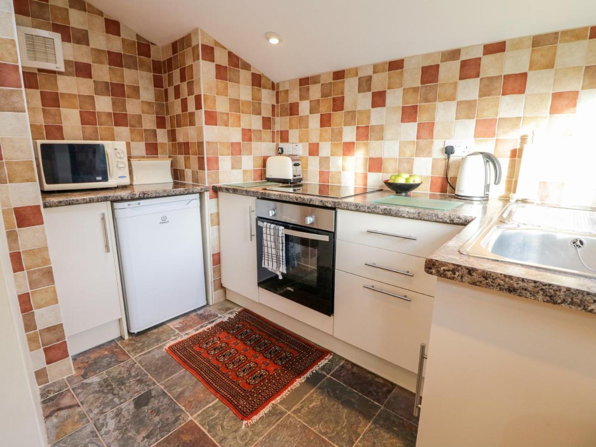 1 Rose Cottages - Housity