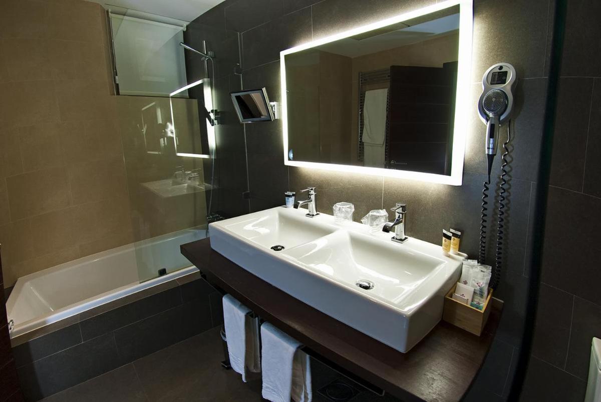 Un baño de Hotel Convento Aracena & SPA