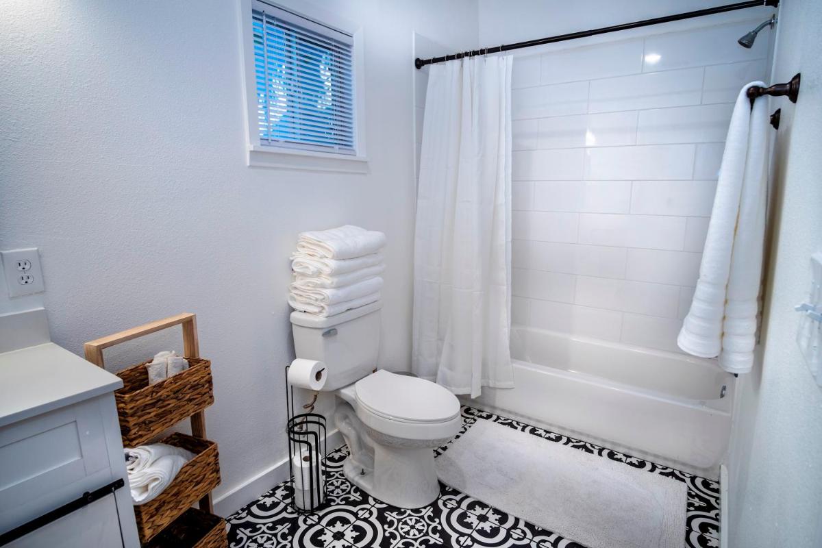 Downtown View Cozy 2BR1BA Home Sleeps 8 - Housity