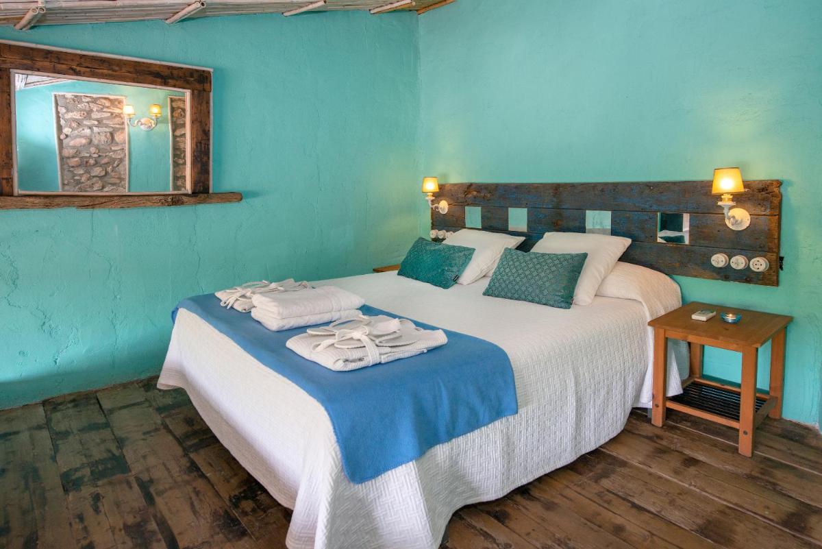 Cama o camas de una habitación en Les Vinyes Alojamiento Rural Boutique & SPA