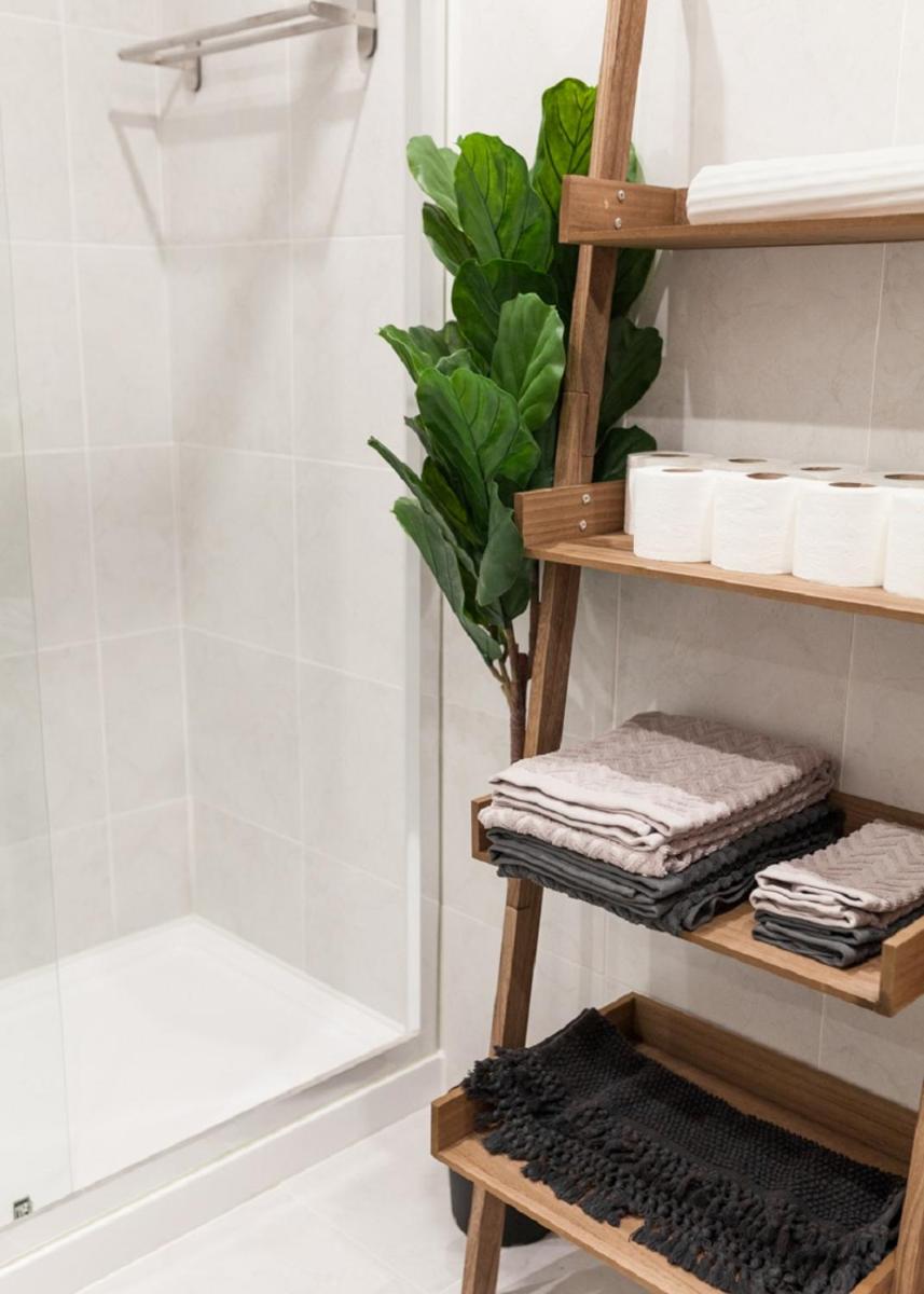 Suitetrails - Cozy Panoramic Apartment near Metro Station