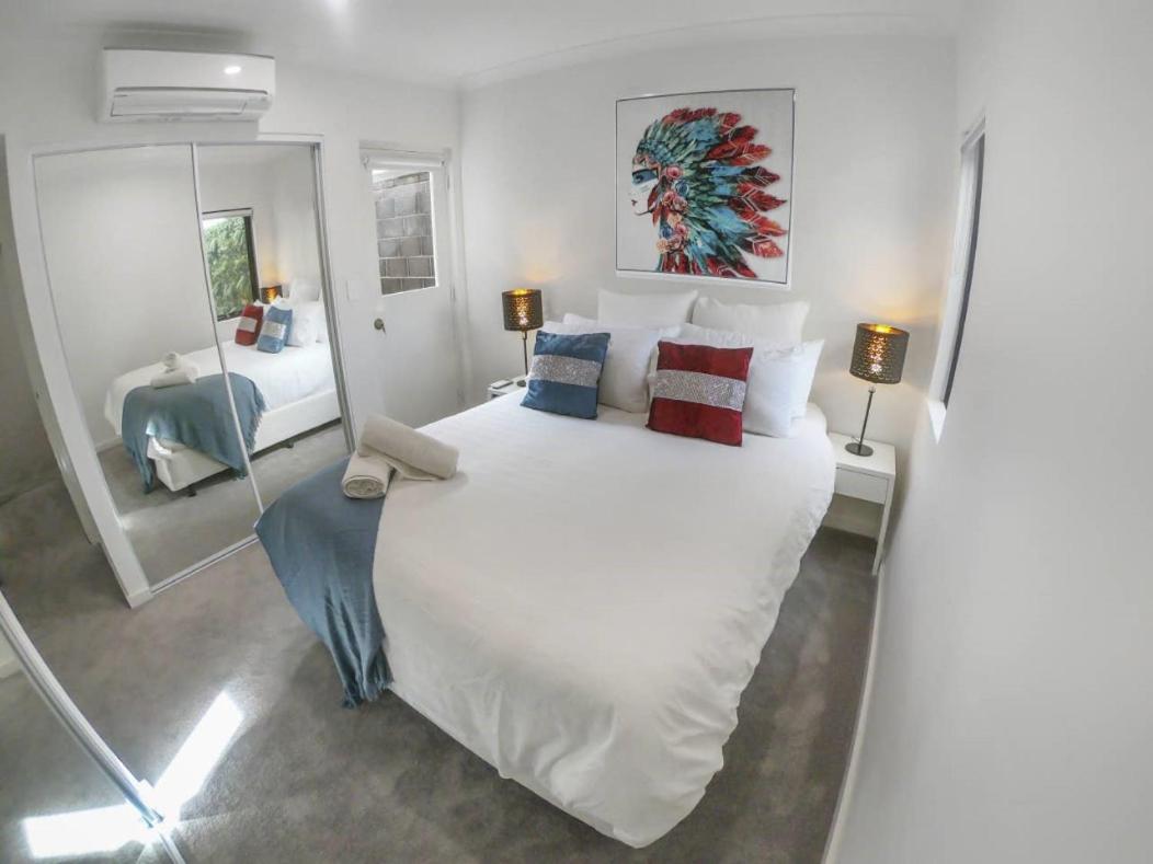 1 Bdrm Close Airport/Shops, WIFI, NETFLIX, PARKING - Housity