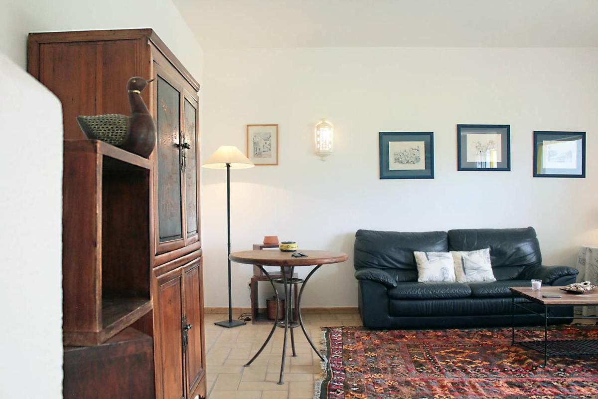 Sunny Pool House & Open Garden - Housity