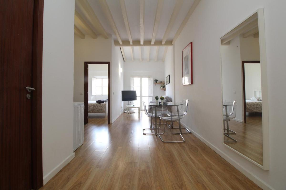 Comfortable Apartment with Character in the Old Town - Hizvo