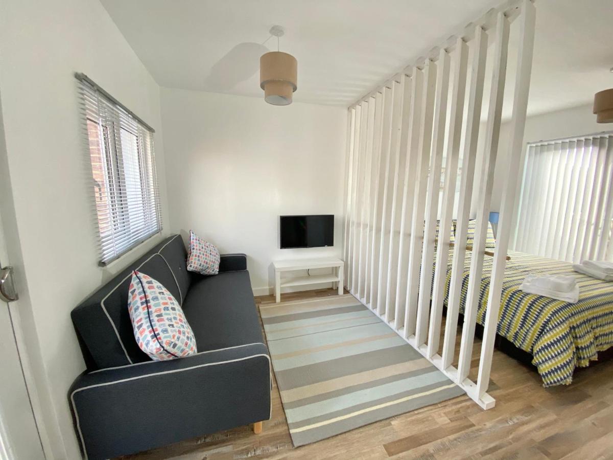 Suitetrails - Margate Seaside Retreat