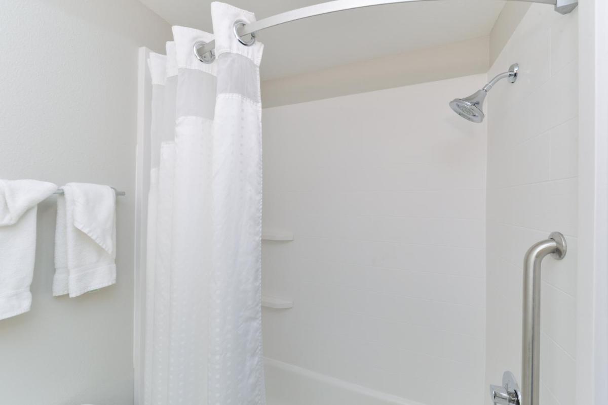 Holiday Inn Express & Suites Pueblo by IHG - Housity