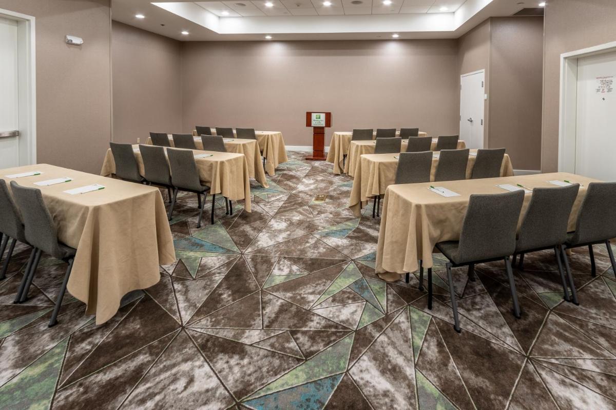Holiday Inn Hotel & Suites Memphis-Wolfchase Galleria, an IHG Hotel - Housity