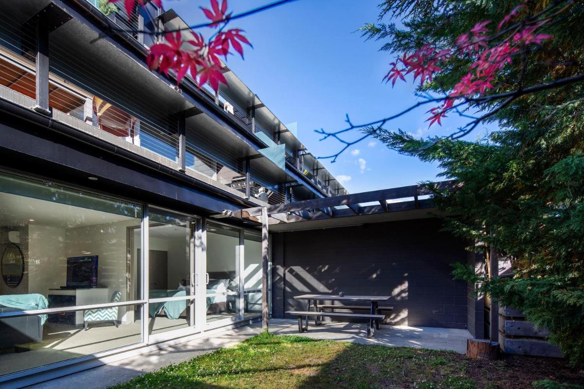 22 Hallenstein Apartments by Staysouth - Housity