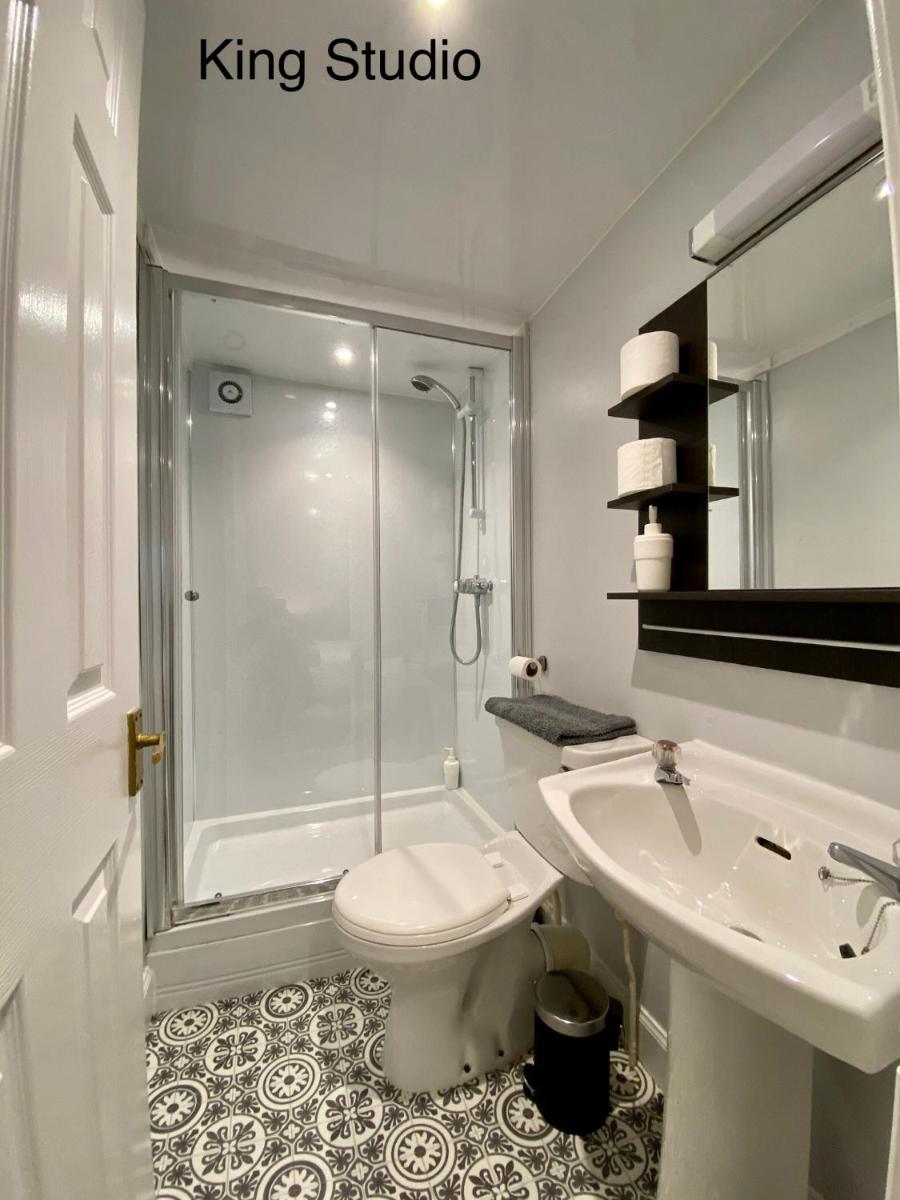 Studio Apartments on the Square - Housity