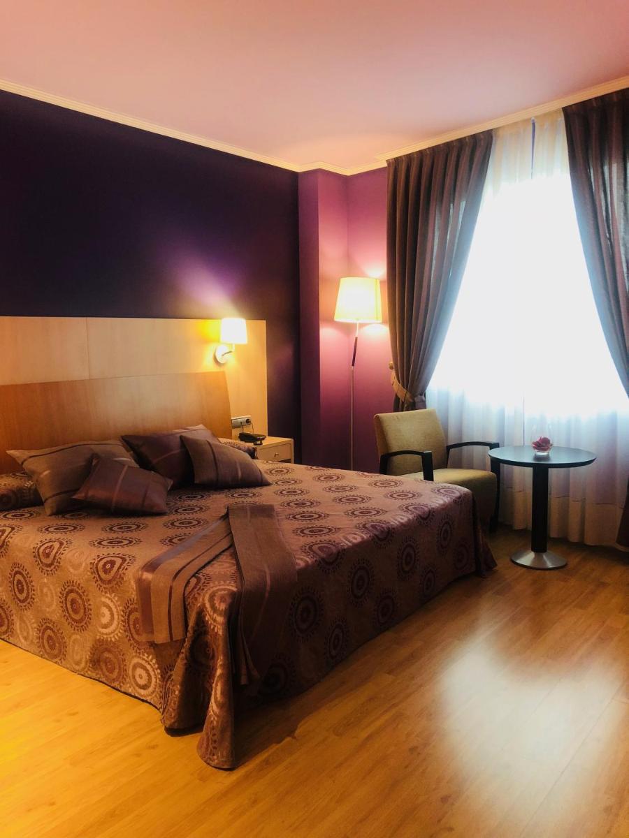 Hotel Villa de Benavente - Housity