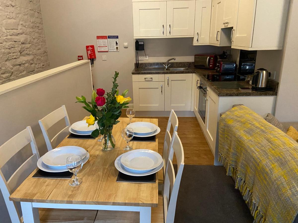Brampton Holiday Homes - The Mews Apartment - Housity