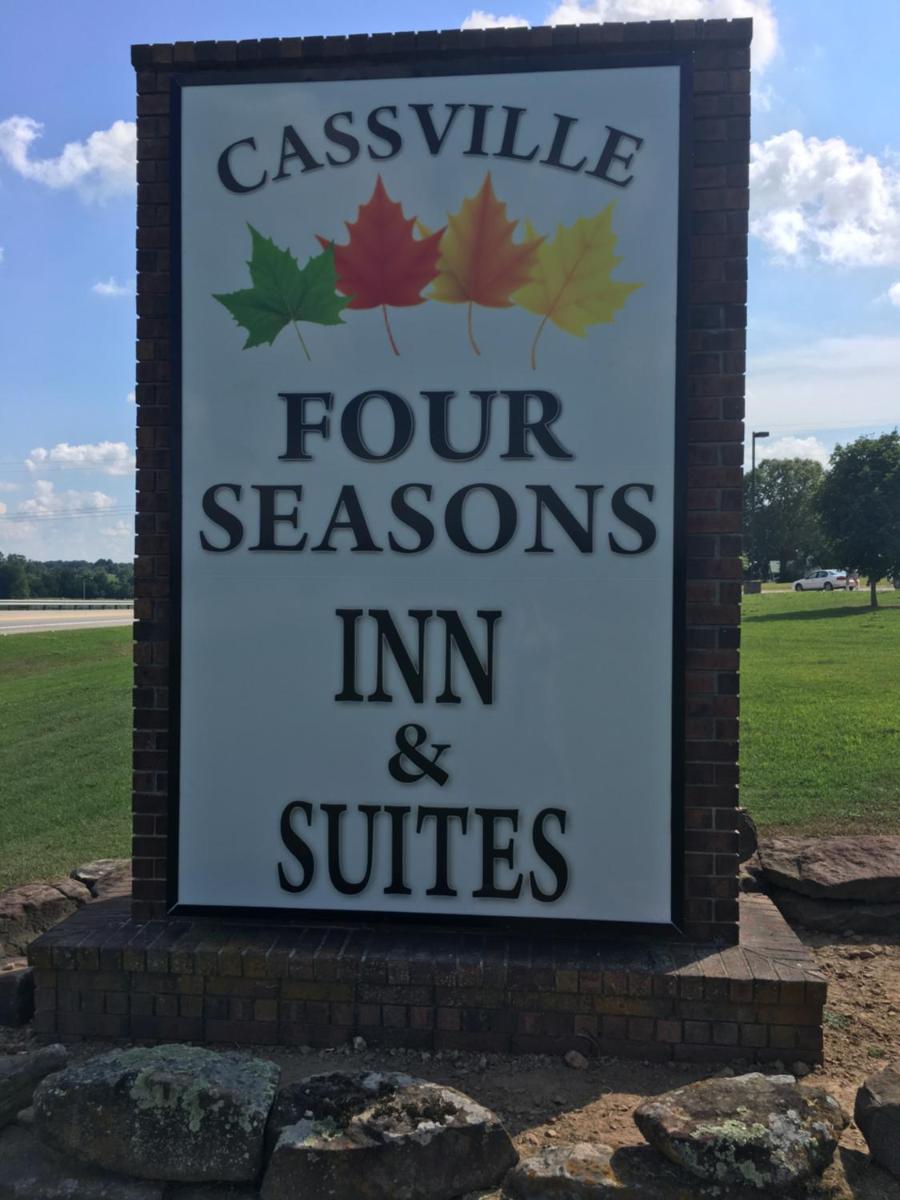 Cassville Four Seasons Inn & Suites - Housity