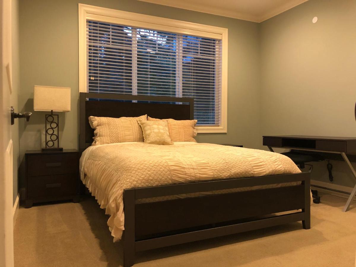 Redondo waterfront house with a private room - Housity