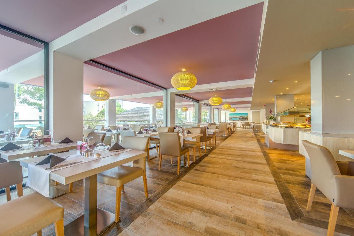 Un restaurante o sitio para comer en Marins Playa