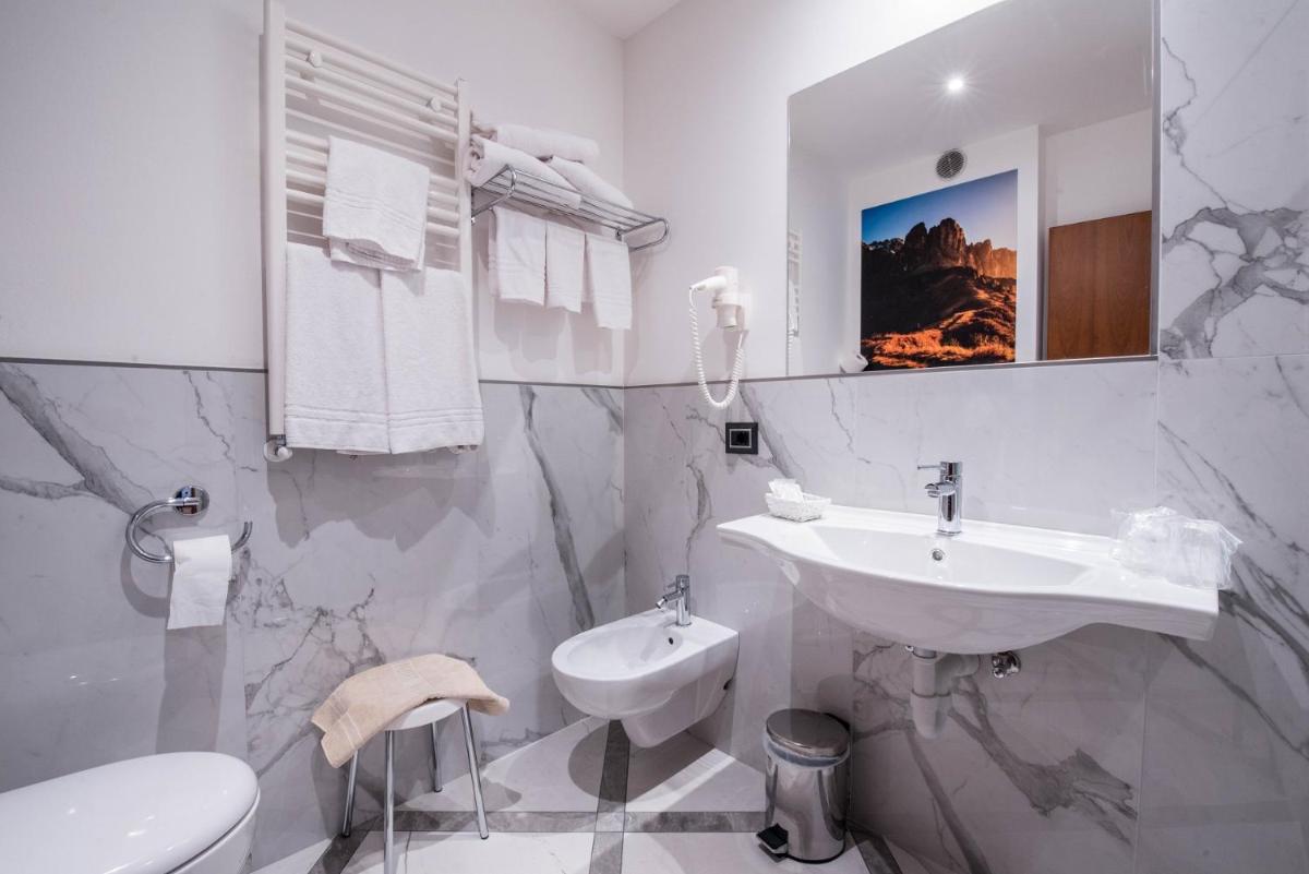 Hotel Moena - Housity