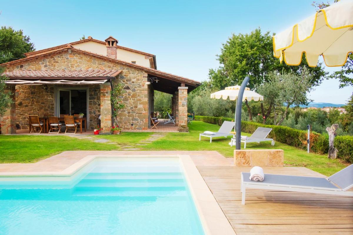 LUXURY VILLA SALTWATER POOL 35min FROM CORTONA - Housity