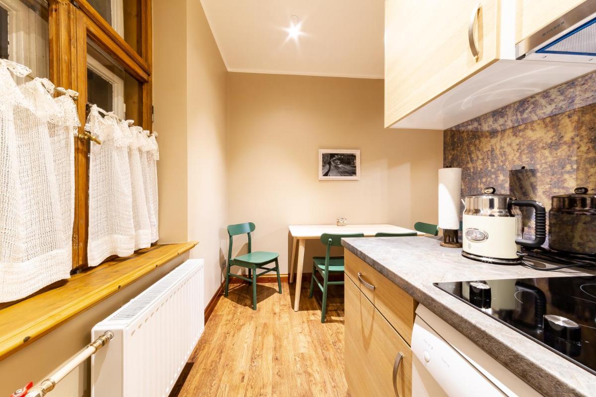 Gourmet Storie's AP 68sqm Renovated Free parking - Housity