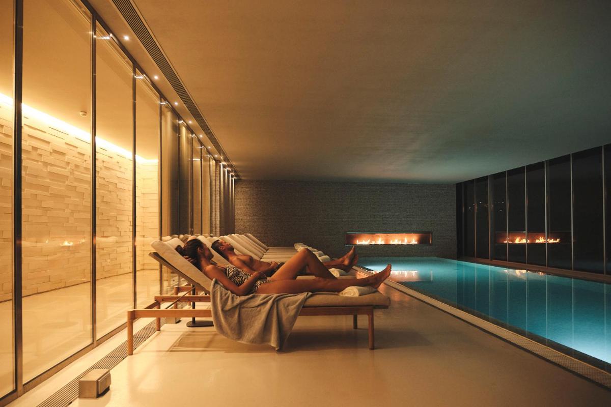 A piscina em ou perto de Octant Douro