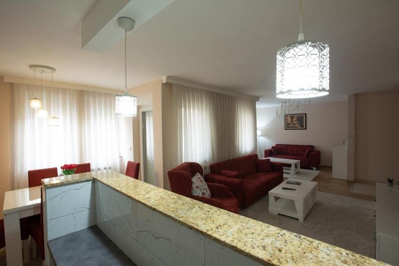 Suitetrails - Bruno Apartments