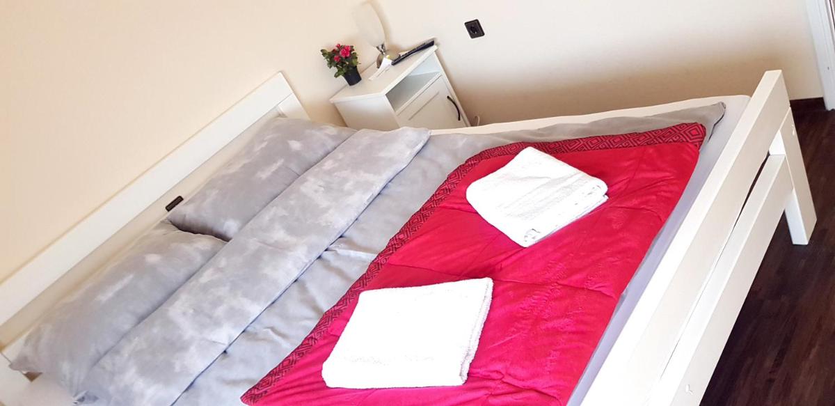 Sobe i apartmani Lipa 12 - Housity