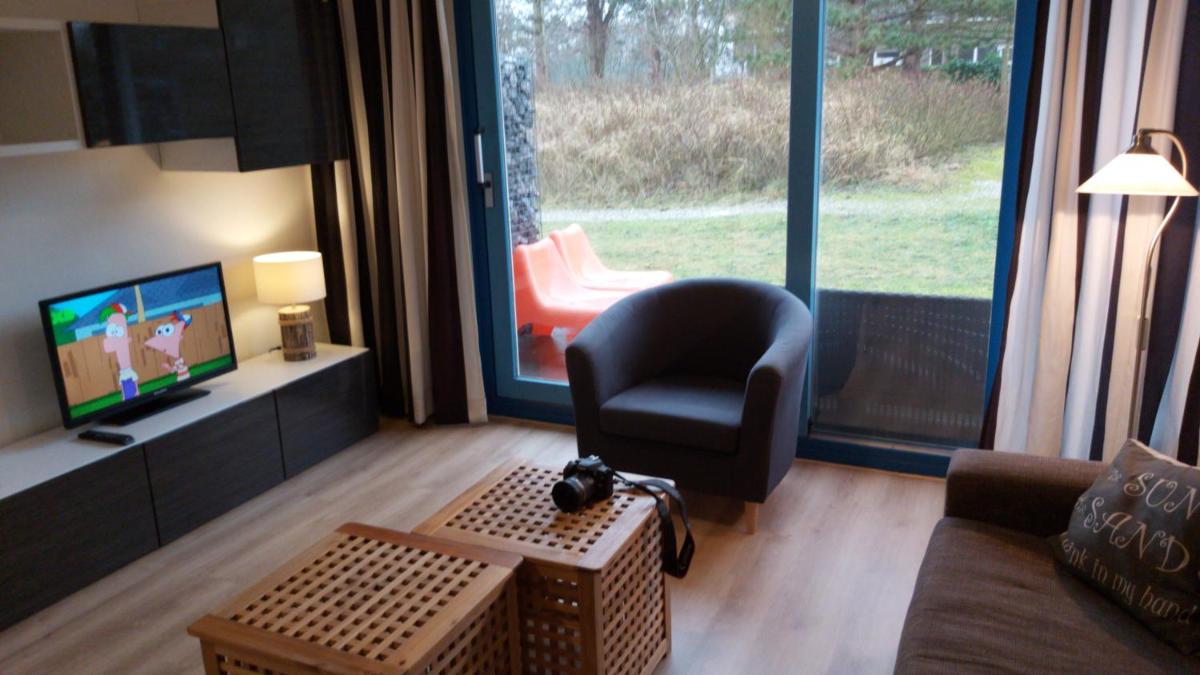 't STRANDHUYS en DE VUURTOREN, met eigen KEUKEN, ZONNIG TERRAS nabij DORP, DUINEN en STRAND, Incl verwarmd binnen ZWEMBAD - Housity
