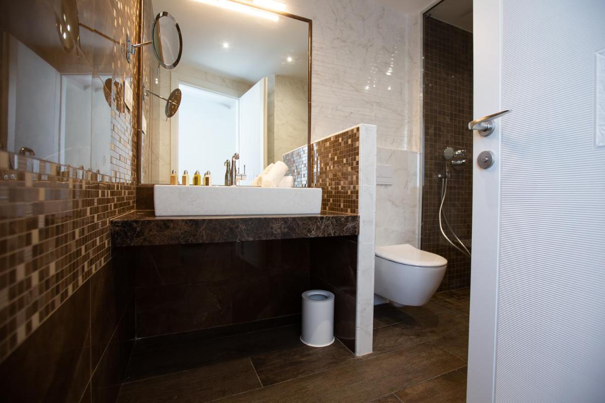Un baño de Boutique Hotel Élke Spa Superior