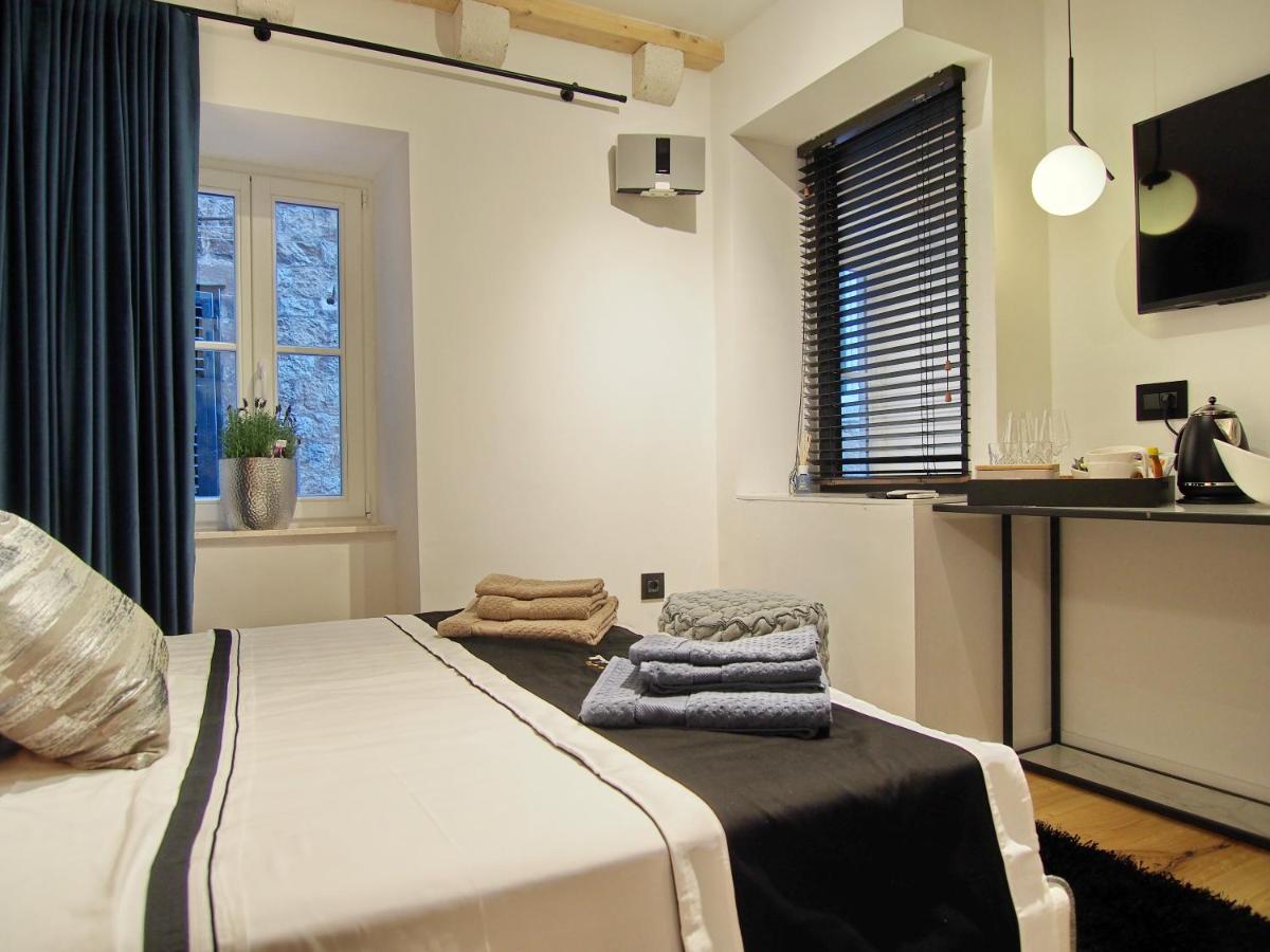 La Vita e Bella II - Housity