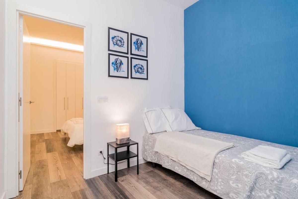 INCREDIBLE Apartment just steps from Gran Via by Batuecas - Housity