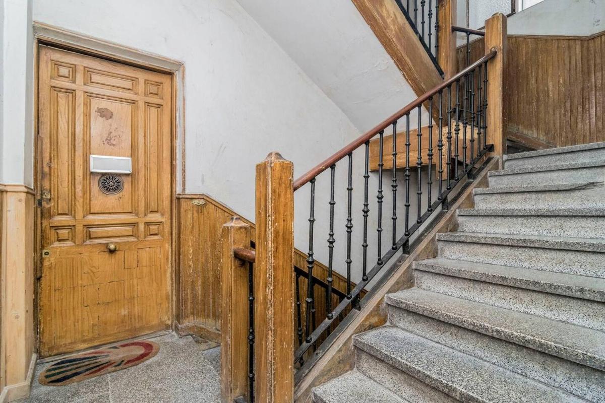 INCREDIBLE Apartment just steps from Gran Via by Batuecas - Housity