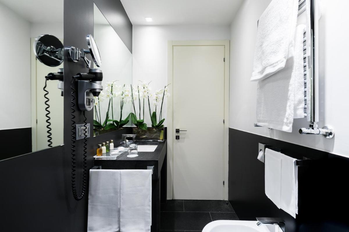 Hotel Mancino 12 - Housity