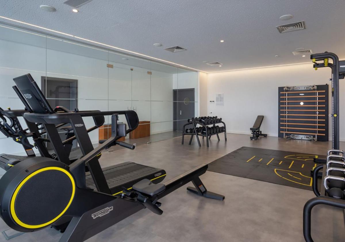 O centro de fitness e/ou as comodidades de fitness de Longevity Health & Wellness Hotel - Adults Only