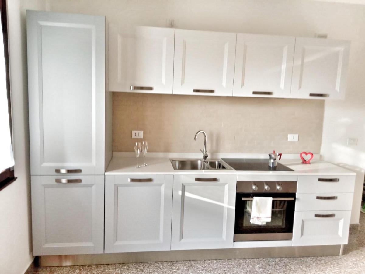 Red Tower Venice Apartment - 2 mins from VCE Airport- free Wifi - Housity
