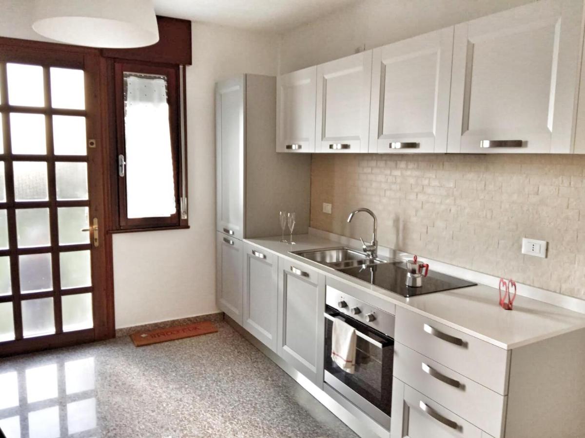 Red Tower Venice Apartment - 2 mins from VCE Airport- free Wifi - Housity