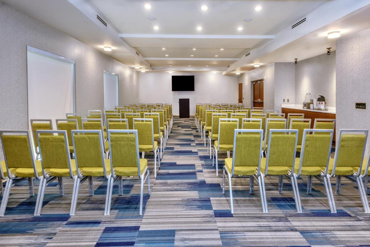 Holiday Inn Express & Suites Austin - Round Rock Area by IHG - Housity