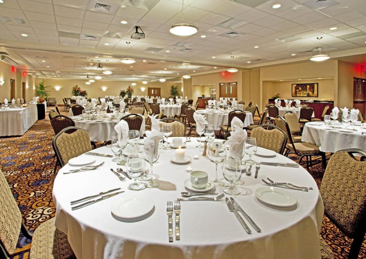 Holiday Inn Purdue - Fort Wayne, an IHG Hotel - Housity