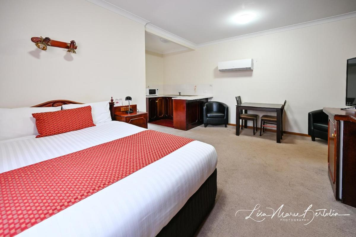 Narrandera Club Motor Inn - Housity