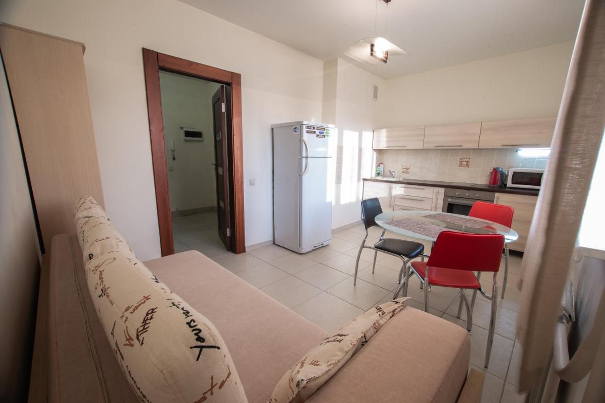 Suitetrails - Apartment on Aviatorov 33