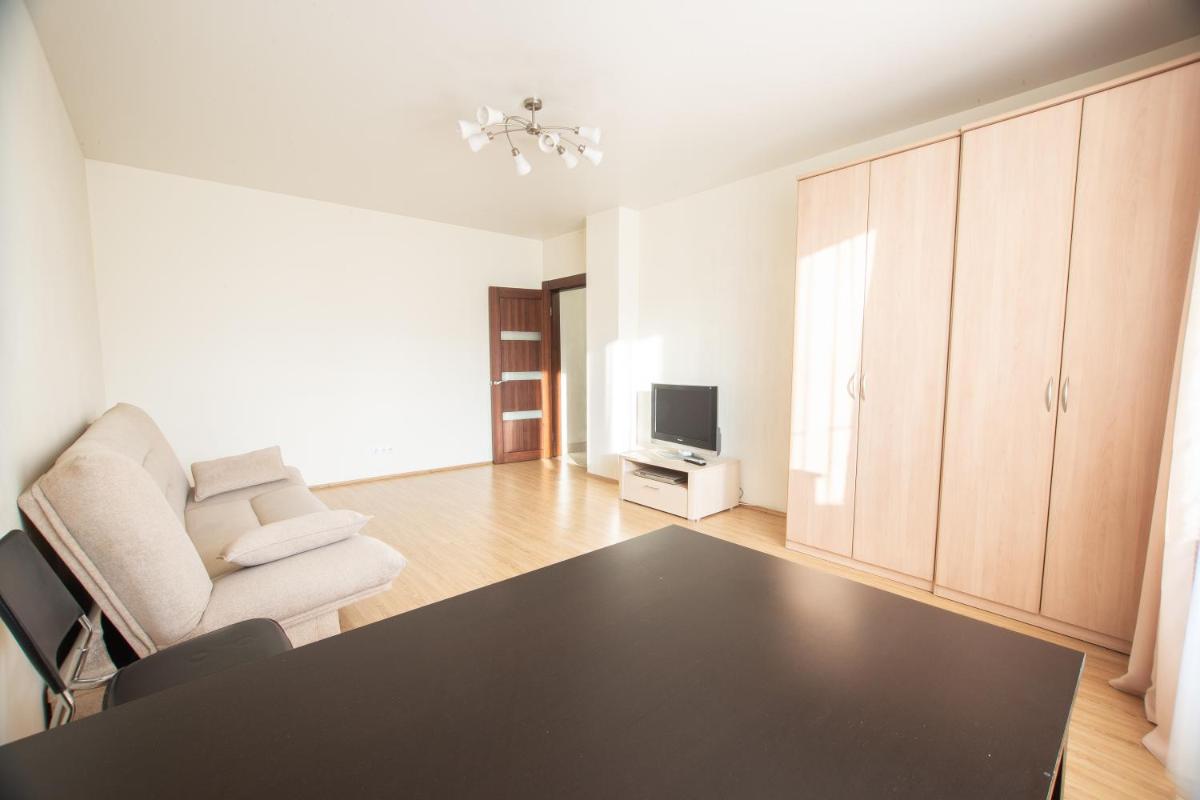 Suitetrails - Apartment on Aviatorov 33