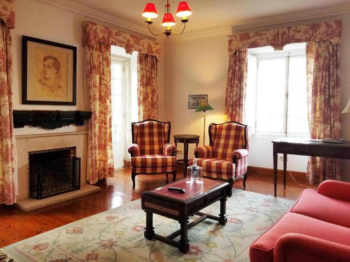 Uma área de estar em Lawrences Hotel