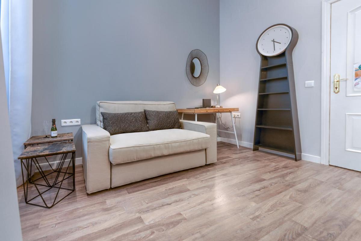 Holidays2Malaga Azucena Old Town - Housity